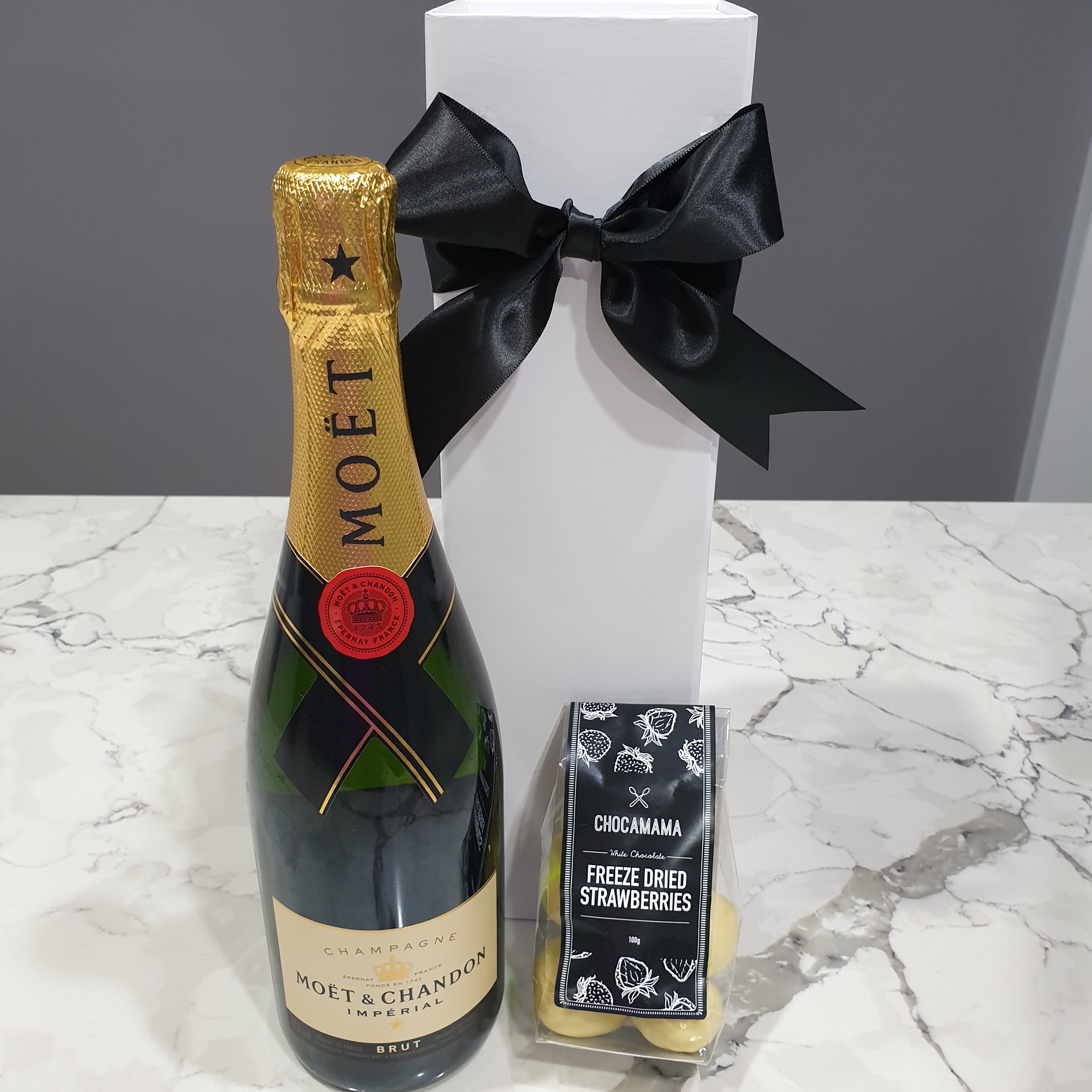 Champagne & Strawberries - Moet – Elegant Gift Boxes